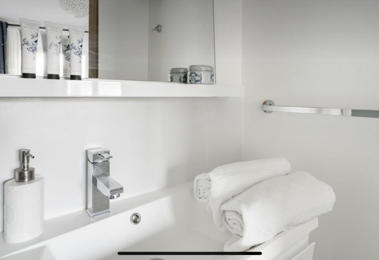 Home Chic Home - Les Toits De L'Argenterie มงต์เปอลิเยร์ ภายนอก รูปภาพ